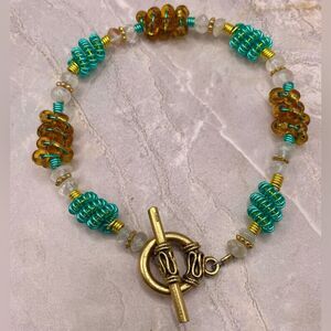 Gold and Turquoise Teal Spirals Beaded Bracelet w/Toggle Closure. Size 7 3/4